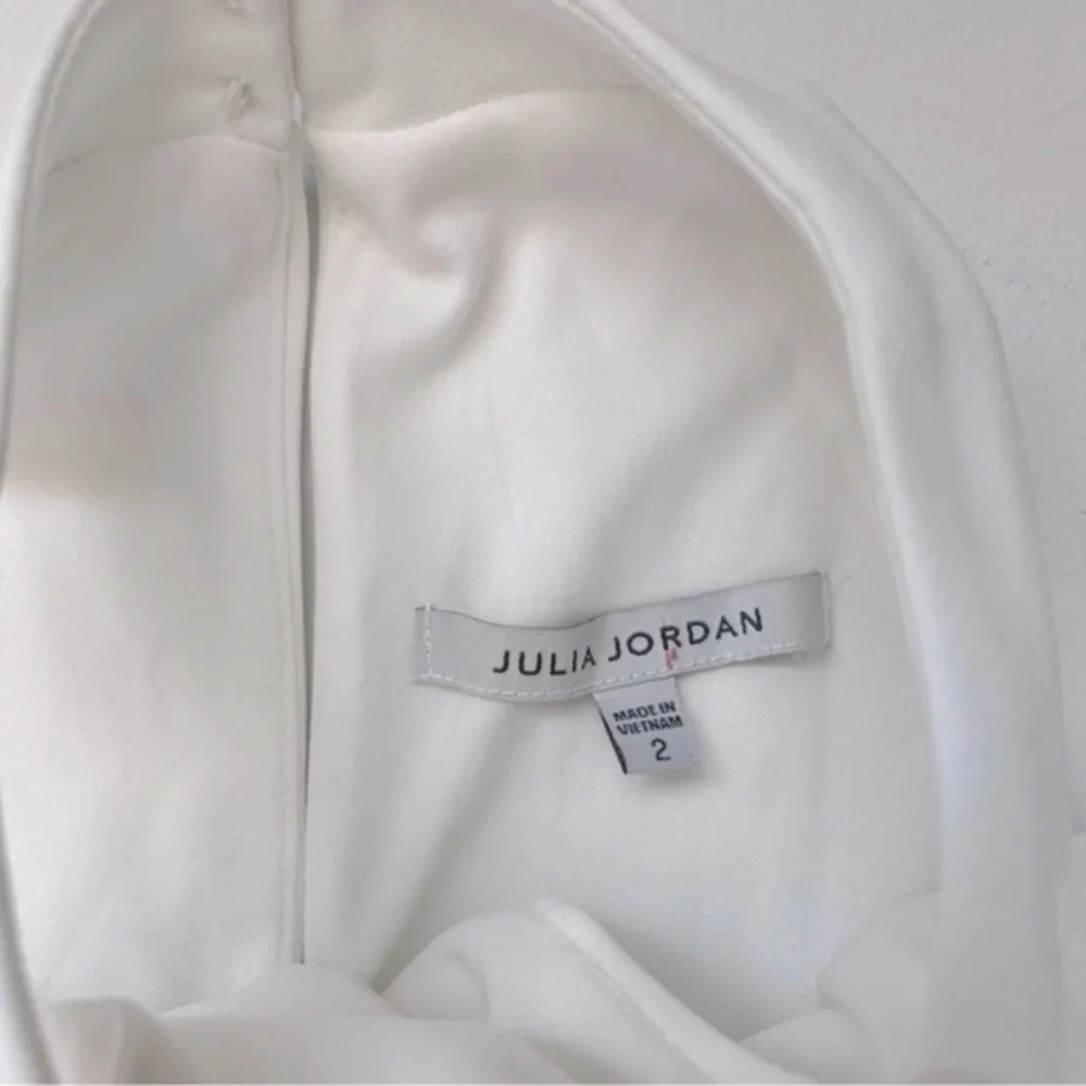 Julia Jordan White/Ivory Twist Front Halter Neck Sleeveless Sheath Dress
Size 2 - Picture 9 of 12